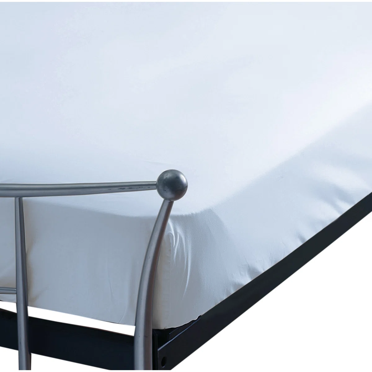 200 Thread Count Egyptian-Quality Cotton Fitted Sheet
