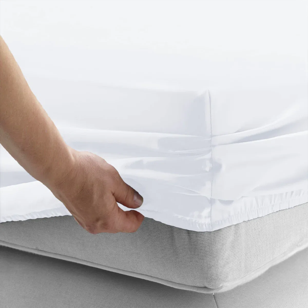 Aerona 200 Thread Count Microfiber Brushed Fitted Sheet