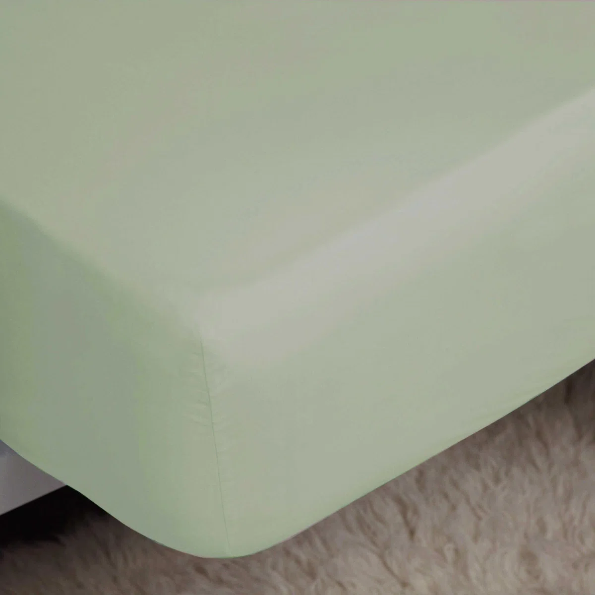 200 Thread Count Egyptian-Quality Cotton Fitted Sheet