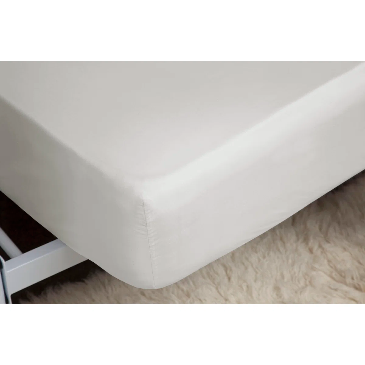 200 Thread Count Egyptian-Quality Cotton Fitted Sheet